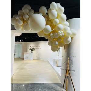 Welcome signage and Grab and go inflated balloon garland