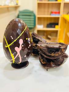Products: Salty Caramel & Almond Praline Easter Egg