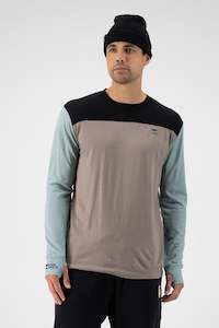 MONS ROYALE Mens Yotei Merino Long Sleeve Logo Dew Cinder Black