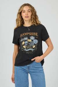 Sale: ALL ABOUT EVE Hampshire Regular Tee Washed Black