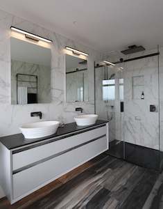 Bathroom Lighting New Zealand: STARK LED MIRROR WALL LIGHT 600MM STANDARD