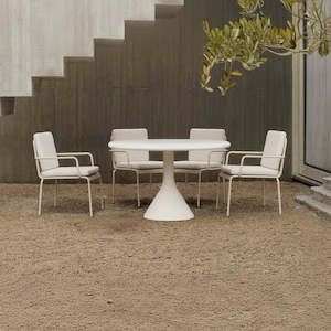 Lounge: Ria 5-Piece Outdoor Dining Suite