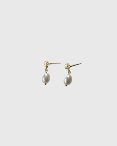 Pearly Daisy Day Studs Gold