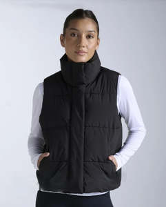 Clothing: 2XU Womens Insulation Puffer Vest (Blk)
