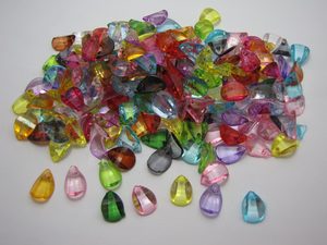 Products: 50 Teardrop charms Beadzone