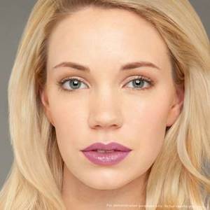 Revlon Kiss Plumping - Peony Buff