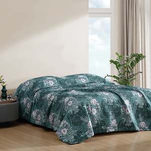 Coverlets: Logan & Mason Onera Bedspread