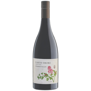 Pyramid Valley Winery Of The Month: Pyramid Valley "Earth Smoke" Pinot Noir 2020/22