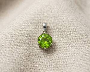 Sterling Silver Round Peridot Pendant