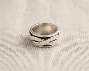 Sterling Silver Linked Lines Spinning Ring