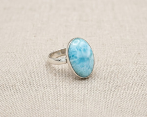 Sterling Silver Oval Cabochon-Cut Larimar Ring