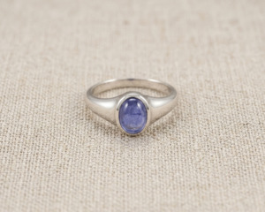 Sterling Silver Oval Cabochon-Cut Tanzanite Ring