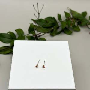 Eden Jewellery: Iris Stud 3mm - Ruby