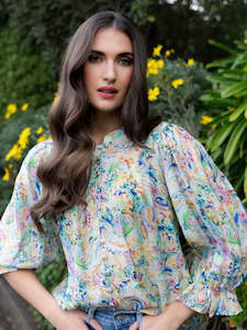 Seeking Lola: Celia top