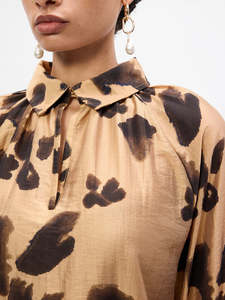 Tops: Nilla Romina top