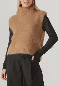 Knitwear Cardis: Thira Salmia vest