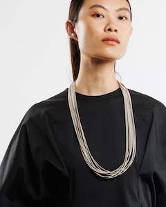 Women Over 100: Twist Collier