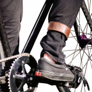 PDW Cuff Link with a FREE Clip On Reflector & FREE Ass Saver Mudguard