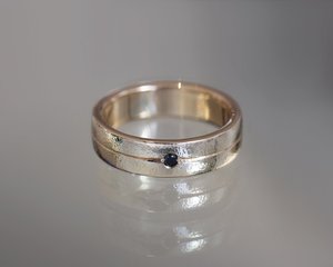 Products: Men's Wedding Band with Black Diamond and Hammered Finish. - Benjamin Black Goldsmiths