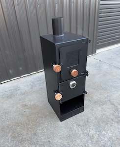 Fireplaces Firepits: Large fireplace (with oven)