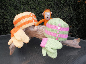 Wool: Extreme Handknits NZ- Child's 5 Button Beanie & Mittens
