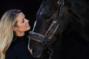 Eskadron ESSENCE Sparkle Fauxfur Headcollar