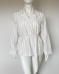 Max: Max wrap jacket