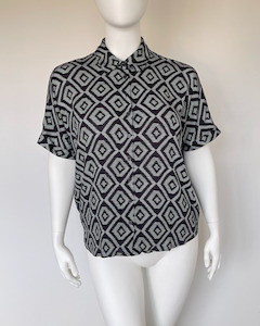 Shine On Label Mina top