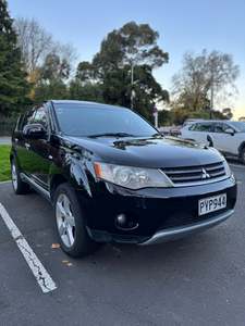 2007 Mitsubishi Outlander - 7 Seater!