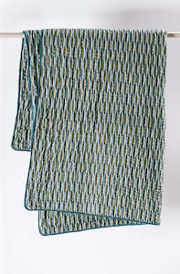 Cot Quilts: kumo blue cot quilt