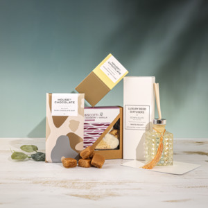 Curated Handmade Gift Boxes: Fragrance & Treats Gift Box