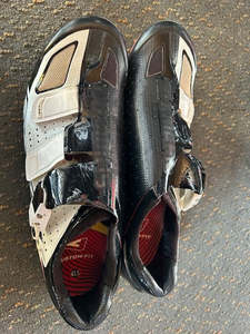 Gear: Shimano R32 Carbon Road Cycling Shoes - Euro 43.5