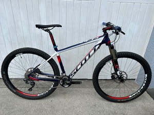 Mountain Bikes: Scott Scale 710 Carbon 27.5 DISC MTB - Medium