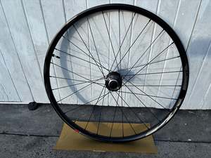 Wheelsets: Shimano Deore XT M8220 27.5” MTB Rear Wheel (Boost)