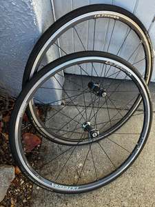 Wheelsets: Ultegra Clincher Wheelset - 11 Spd