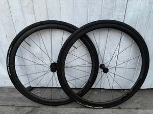 Wheelsets: Giant SLR 30mm Carbon Clincher Wheelset - 11 Spd