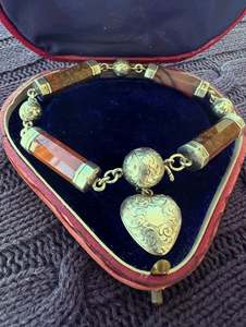 Vintage Jewellery: Antique Agate and Sterling Silver Scottish Bracelet.
