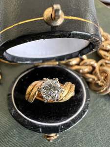 Vintage Jewellery: Diamond Solitaire ring in 18ct