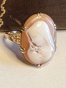 Vintage Jewellery: Antique Cameo Ring 18ct