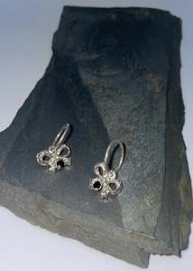 Bow My! Gem Hoop Earrings- black stone