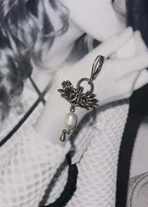 Rosary chainmail earring with freshwater pearl