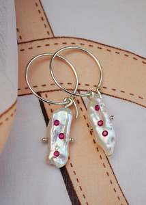 Jewellery: Blemish freshwater pearl earrings