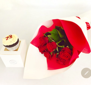 Frontpage: 1/2 Dozen Red Roses with Cupcake