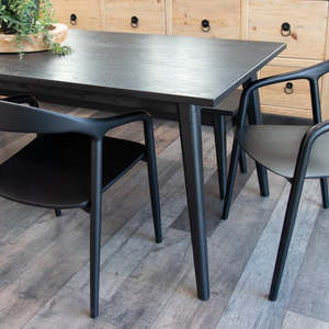 Vaasa Dining Table