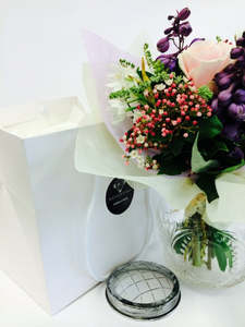 Bouquets: Vintage glass vase with Posy