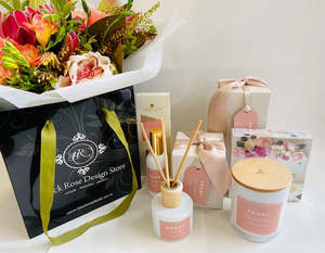 Flowers Gift Items: Peony Blush Gift Pack Large with Bouquet