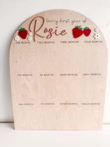 Baby Newborn: Berry First Photo Board