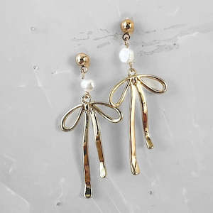 Bow & Pearl Earrings - Gold