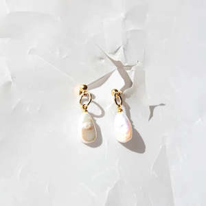 Earrings: Baroque Pearl Drops - Gold