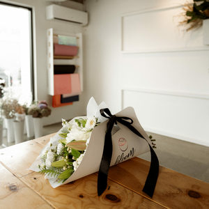 Products: Flower Carrier White and Green - Bloom Bouquets
